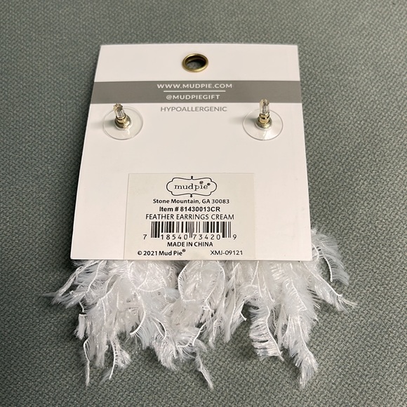 BNWT MUD PIE βITβS MY DAYβFAUX WHITE FEATHER BEADED FASHION POST BACK EAβ¦ - Picture 3 of 4